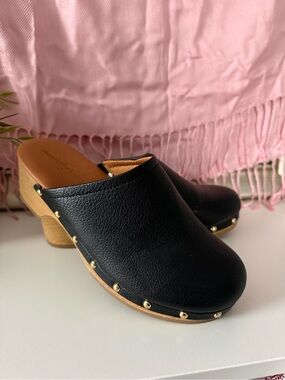 Universal Thread Black Studded Mule Clogs